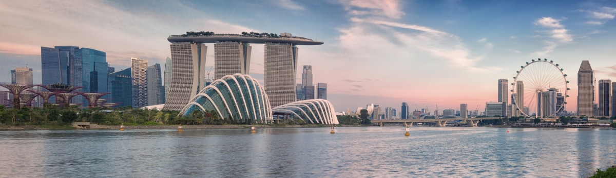 Skyline Panorama Marina Bay Singapore (anekoho / stock.adobe.com)  lizenziertes Stockfoto 
Información sobre la licencia en 'Verificación de las fuentes de la imagen'